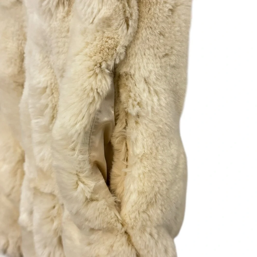 Regent Park Vest Faux Fur Cream Textured Funnel Neck Zip Up M